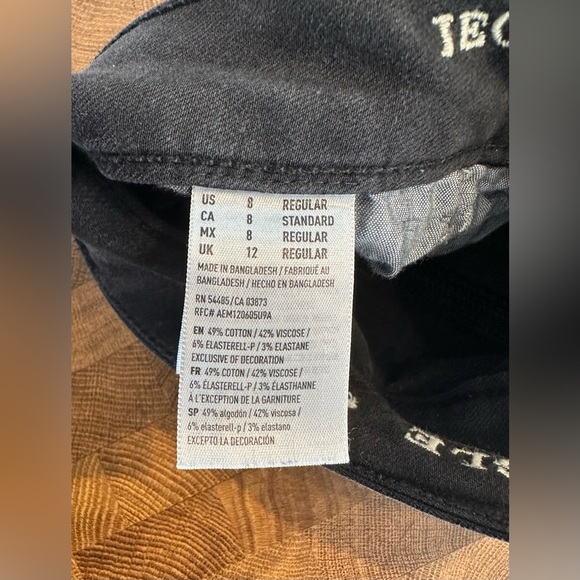 American Eagle Distressed Jegging - Picture 3 of 3